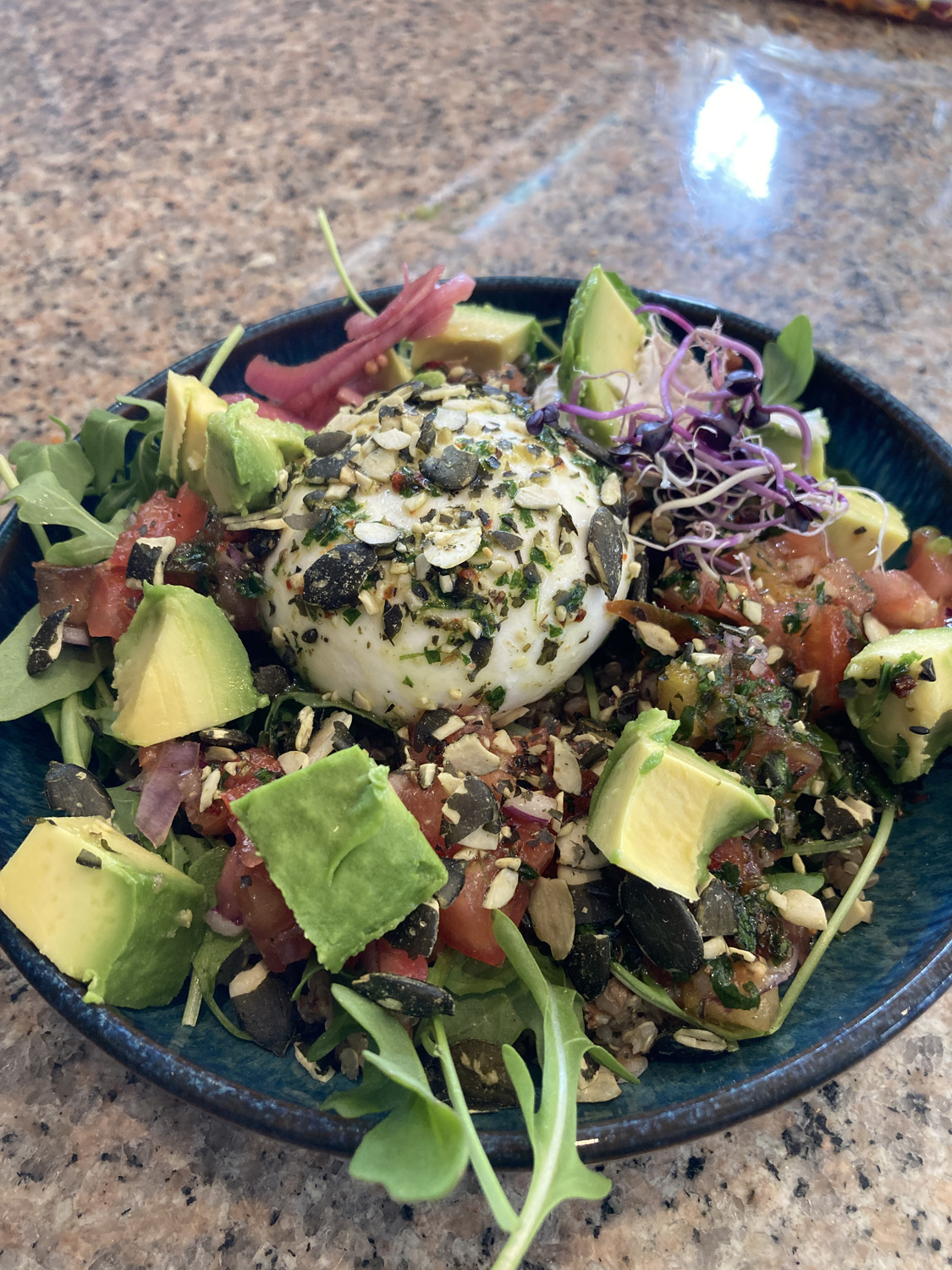 Les poke bowl à Crozon Morgat Camaret, Face au Bowl.